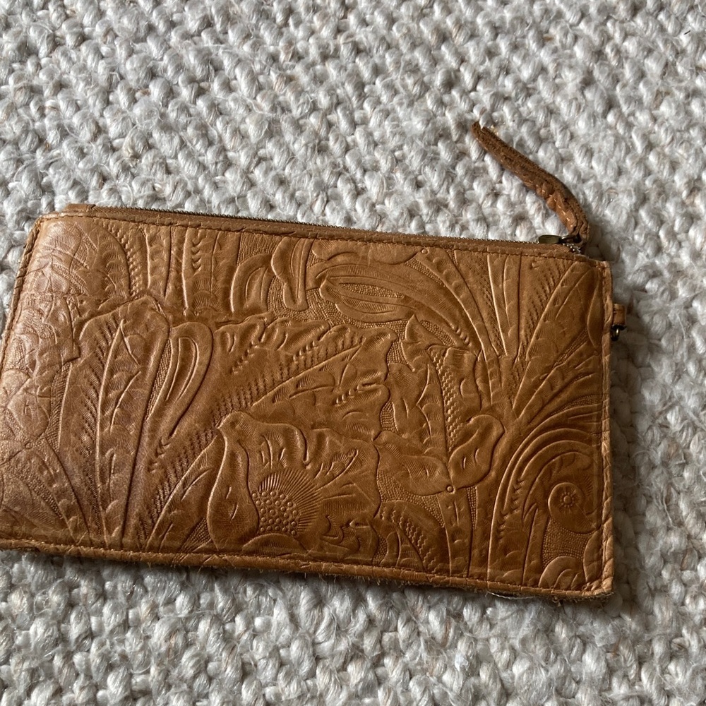 American Leather Co. Tan Embossed Leather Zip Wallet - Picture 6 of 10